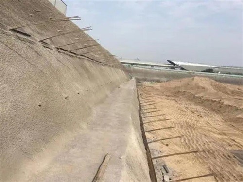 青羊河道边坡加固